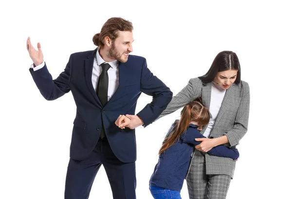 Menina Seus Pais Brigando Fundo Branco — Fotografia de Stock