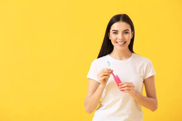 Young Woman Tooth Brush Color Background — Stock Photo, Image