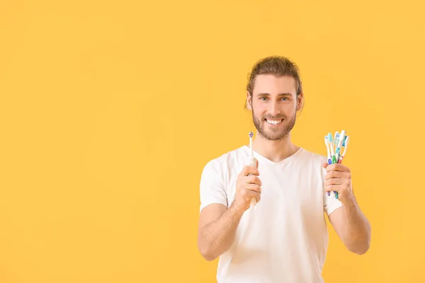 Young Man Tooth Brushes Color Background — Stock Photo, Image