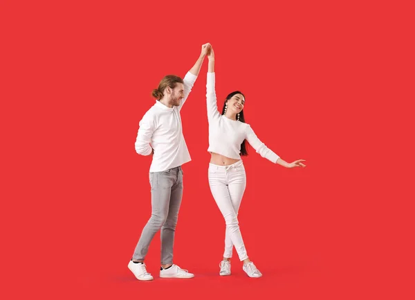 Happy Young Couple Dancing Color Background — Stock Photo, Image