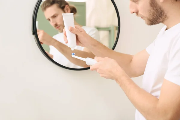 Young Man Brushing Teeth Bathroom — Stock Photo, Image