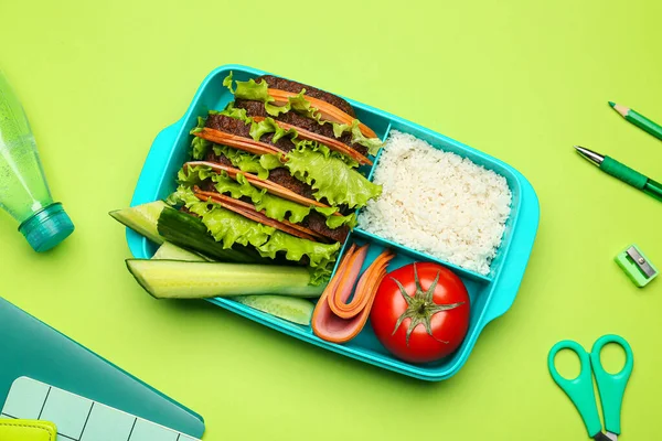 Lunchbox Smacznym Jedzeniem Papeterią Tle Koloru — Zdjęcie stockowe