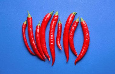 Arka planda sıcak kırmızı biber