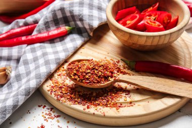 Masada kırmızı biberli kaşık.