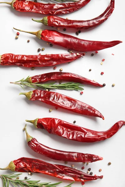 Suché Horké Chilli Papričky Koření Bílém Pozadí — Stock fotografie