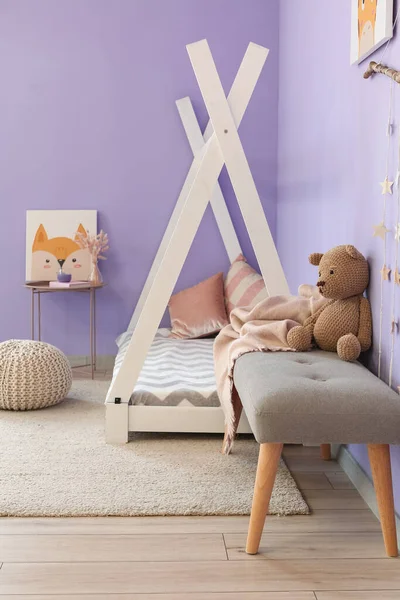 Interieur Van Stijlvolle Kinderkamer Met Comfortabel Bed — Stockfoto