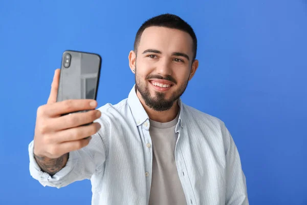 Handsome Young Man Taking Selfie Color Background — Stock Photo, Image