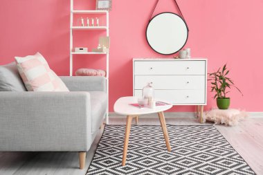 Şık, modern bir oda.