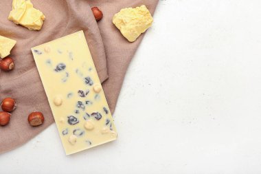 Fındıklı beyaz çikolata.