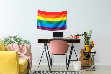 LGBT bayrağı şık bir iç mekan.