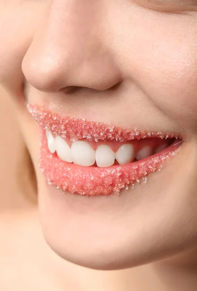 Hermosa Joven Con Labios Azúcar Primer Plano —  Fotos de Stock