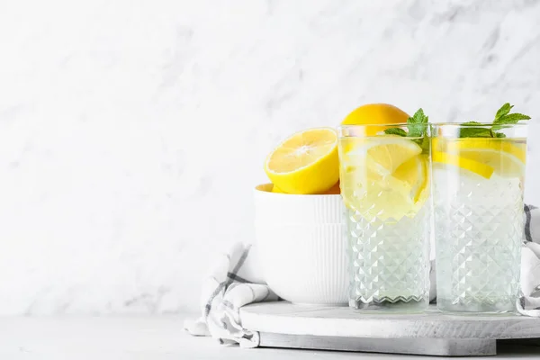 Glasses Tasty Cold Lemonade Light Background — Stock Photo, Image
