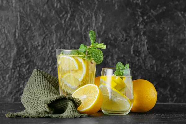 Glasses Tasty Cold Lemonade Dark Background — Stock Photo, Image