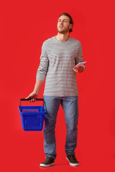 Joven Con Cesta Compra Vacía Lista Productos Fondo Color — Foto de Stock