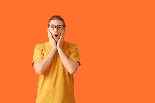 Surprised Young Man Eyeglasses Color Background — Stock Photo, Image