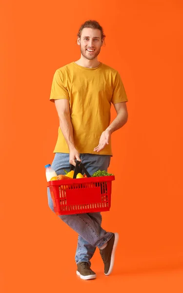 Hombre Joven Con Cesta Compra Fondo Color —  Fotos de Stock
