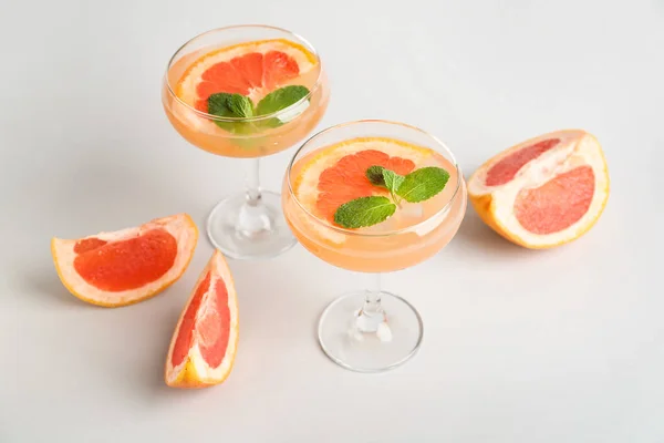 Glasses Tasty Grapefruit Cocktail Grey Background — Stock Photo, Image