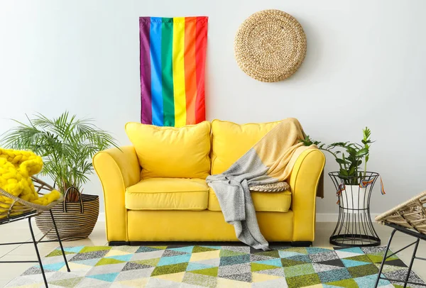 Soffa Och Flagga Hbt Inredningen Vardagsrummet — Stockfoto