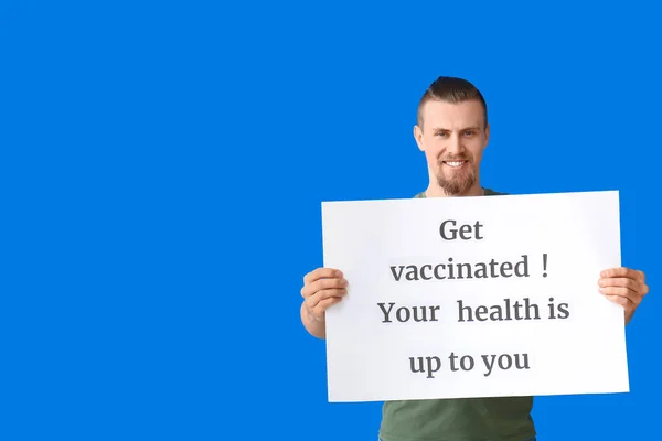 Ung Man Som Håller Affisch Med Text Get Vaccinated Din — Stockfoto