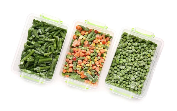 Récipients Plastique Avec Légumes Congelés Sur Fond Blanc — Photo