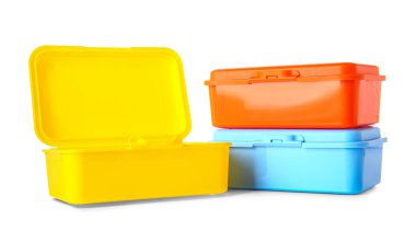 Beyaz arka planda plastik beslenme çantaları