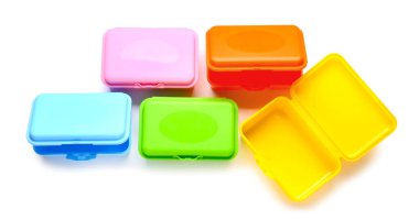 Beyaz arka planda plastik beslenme çantaları