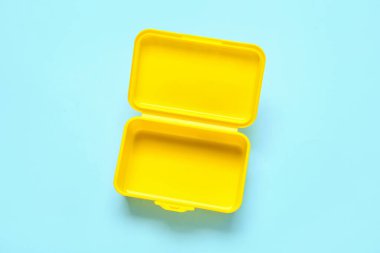 Renkli arka planda plastik beslenme çantası