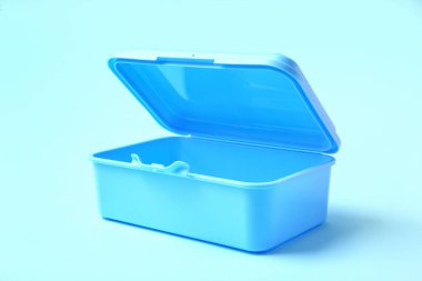 Renkli arka planda plastik beslenme çantası
