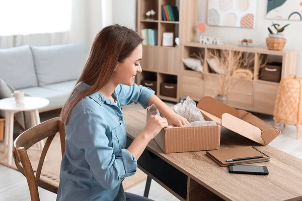 Young Woman Packing Parcel Client Home — Stock Photo, Image