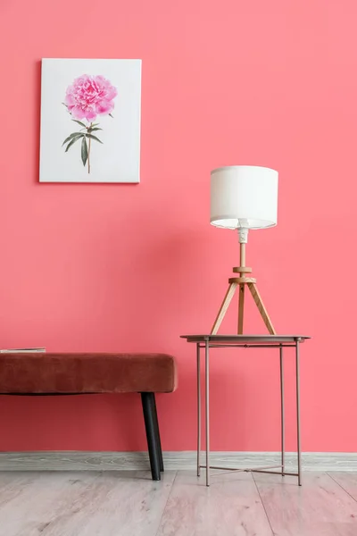 Table Lamp Ottoman Color Wall — Stock Photo, Image