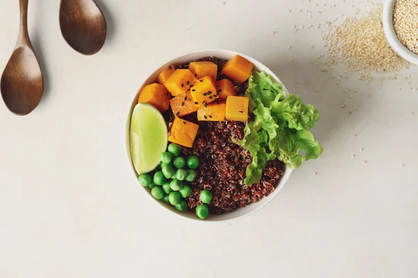 Bowl Tasty Quinoa Salad Light Background — Stock Photo, Image