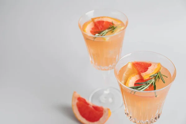 Glasses Tasty Grapefruit Cocktail Rosemary Grey Background — Stock Photo, Image