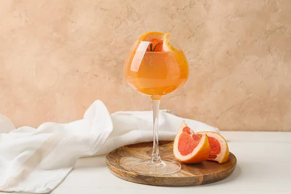 Bicchiere Cocktail Pompelmo Saporito Sfondo Colori — Foto Stock