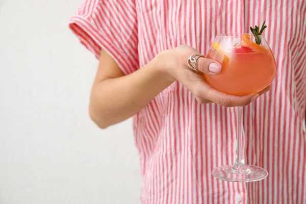 Woman Holding Glass Tasty Grapefruit Cocktail Light Background Closeup — Stock Photo, Image