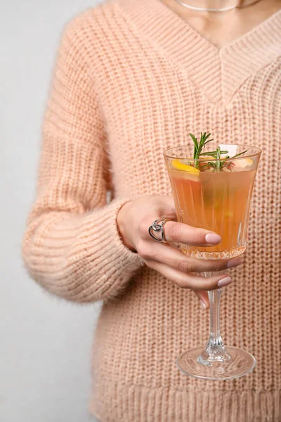 Woman Holding Glass Tasty Grapefruit Cocktail Grey Background Closeup — Stock Photo, Image