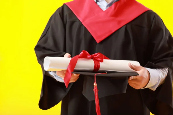 Masculino Estudante Graduação Fundo Cor Close — Fotografia de Stock