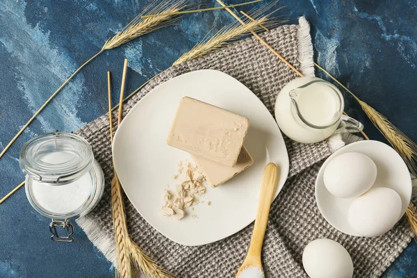 Fresh Yeast Ingredients Bakery Color Background — Stock Photo, Image