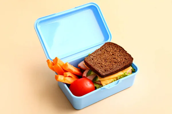 Caja Almuerzo Con Comida Sabrosa Sobre Fondo Color — Foto de Stock