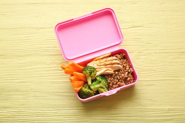 Lunchbox Met Lekker Eten Houten Achtergrond — Stockfoto