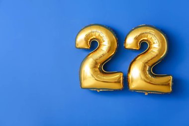 Renk arkaplanındaki balonlardan yapılmış Şekil 22