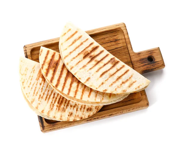 Tablero Con Sabrosas Quesadillas Sobre Fondo Blanco — Foto de Stock