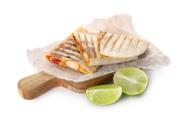 Placa Com Deliciosas Quesadillas Limão Sobre Fundo Branco — Fotografia de Stock