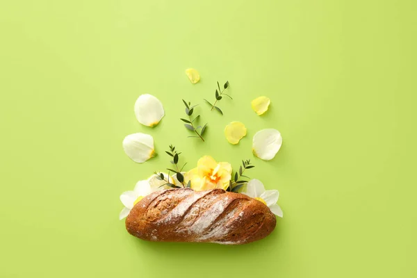Creative Composition Tasty Fresh Bread Flowers Color Background — Stock Photo, Image