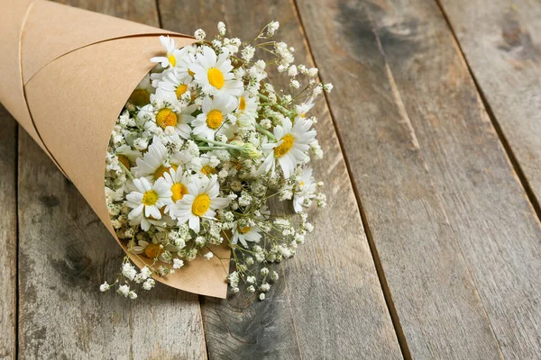 Bouquet Beautiful Chamomile Flowers Wooden Background — Stock Photo, Image