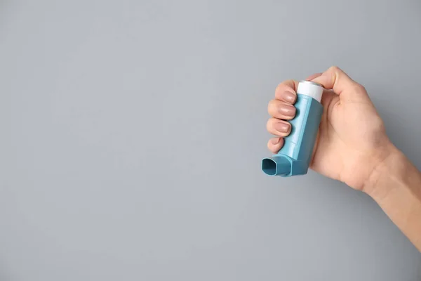 Female Hand Inhaler Grey Background — Stock Photo, Image