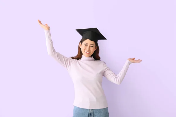 Feliz Estudiante Graduación Femenina Fondo Color — Foto de Stock