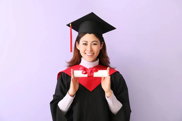 Studente Laureata Donna Con Diploma Sfondo Colore — Foto Stock