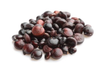 Beyaz arkaplanda sağlıklı kinoa