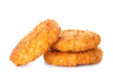 Beyaz arkaplanda lezzetli mercimek pirzolası