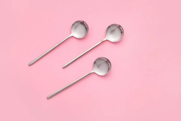 Clean Spoons Color Background — Stock Photo, Image